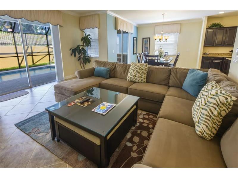 Casa de Frias (6 dormitrios) Mobiliado com Piscina Particular em Paradise Palms Resort-$449,000