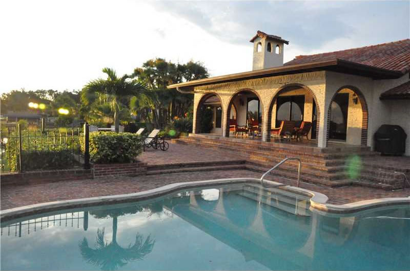 Casa Frente ao Lago e com Vista para os Fogos da Disney em Orlando $1,395,000