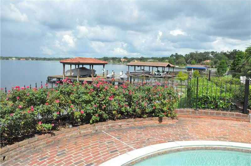 Casa Frente ao Lago e com Vista para os Fogos da Disney em Orlando $1,395,000