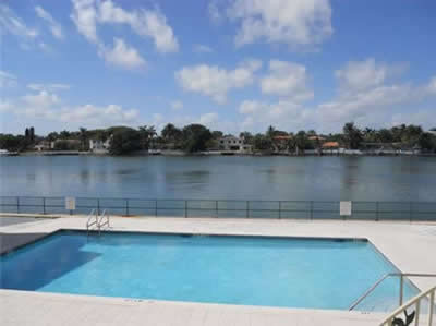 Miami Beach Apto ( Intercoastal – Canal ) 1 Quadra até a Praia $99,000