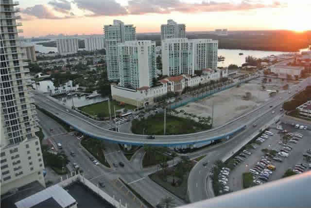 Miami Beach Apto. Em Frente A Praia $799,000