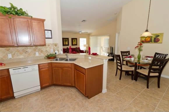 Casa de 4 quartos mobiliado com Piscina em Condominio - Orlando $217,500