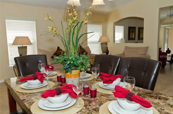 Casa de 4 quartos mobiliado com Piscina em Condominio - Orlando $217,500