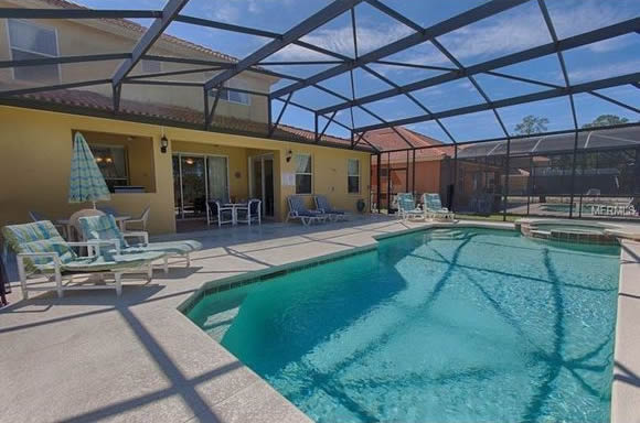 Mansão toda mobiliada com piscina em Orlando $439,000