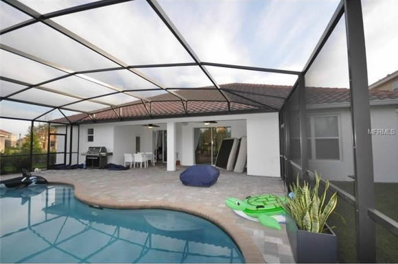 Casarão Mobiliado com piscina em Condominio Solterra Resort - Orlando  $537,000
