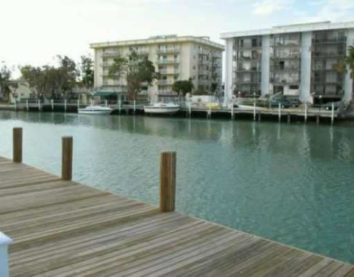 Apartamento em Frente ao Canal em Miami Beach $160,000