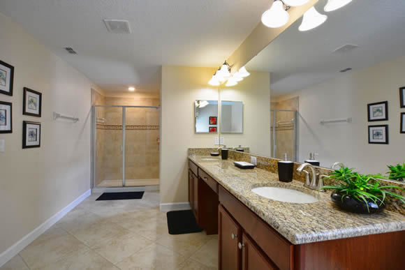 Nova Casa com Piscina em Paradise Palms Resort Condominio - Orlando $413,000