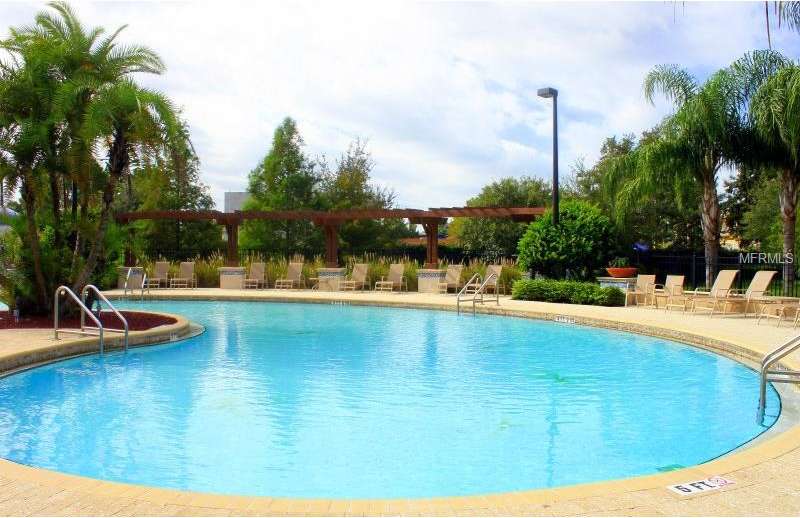 Lançamento - Casa de Ferias - 4 quartos - Lucaya Village Resort perto de Disney $249,000 