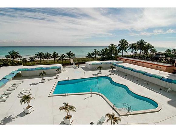 Apartamento em Frente a Praia - Collins Ave - Millionaires Row - Miami Beach - $499,000 