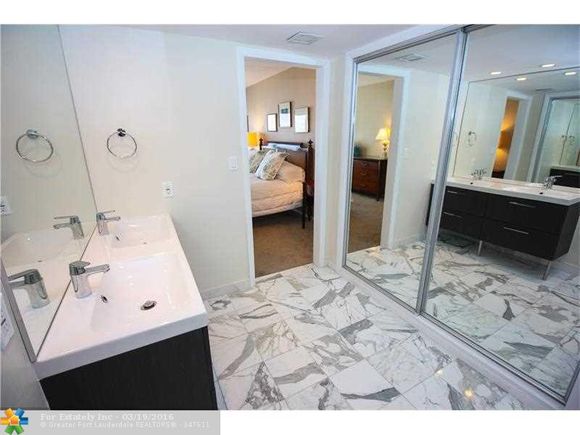 Apartamento Reformado em frente a praia em Fort Lauderdale, Flordia - $497,500