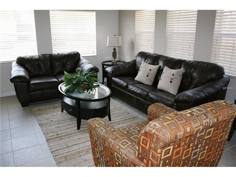 Casa Geminada 4 Dormitórios Mobiliado com Piscina Particular na Bellavida Resort - Kissimmee - $249,000