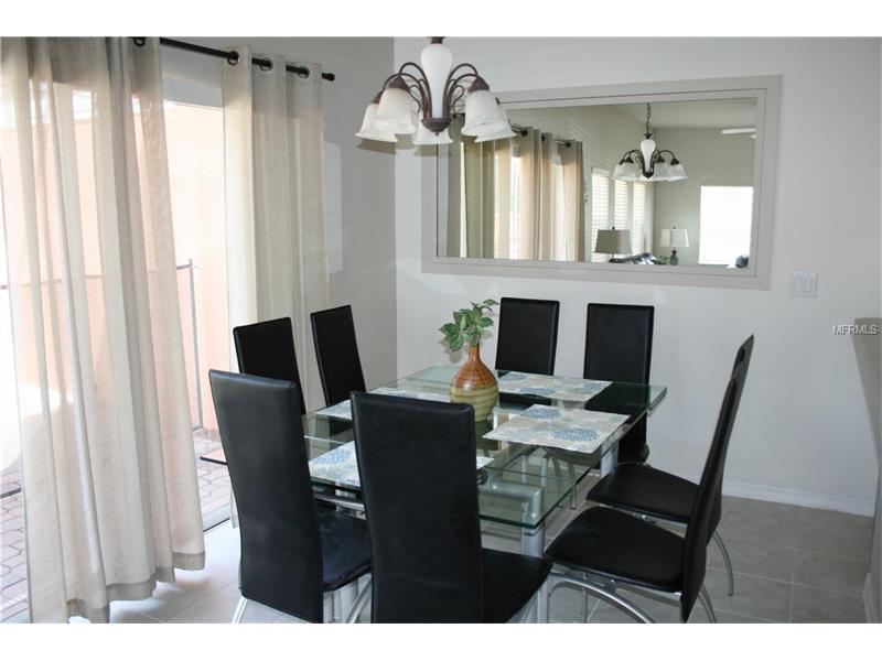 Casa Geminada 4 Dormitórios Mobiliado com Piscina Particular na Bellavida Resort - Kissimmee - $249,000