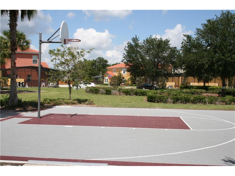 Casa Geminada 4 Dormitórios Mobiliado com Piscina Particular na Bellavida Resort - Kissimmee - $249,000