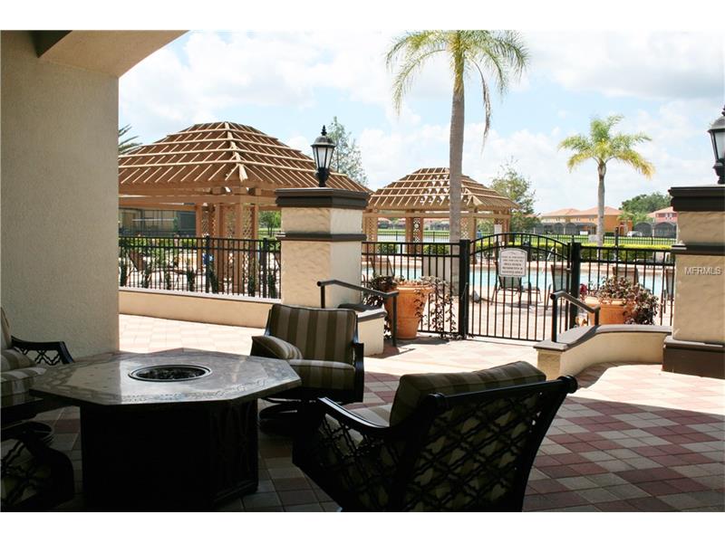Casa Geminada 4 Dormitórios Mobiliado com Piscina Particular na Bellavida Resort - Kissimmee - $249,000