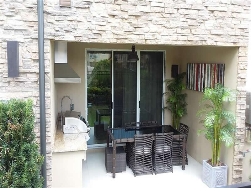 Casa Geminada em Magic Village Resort com Hidro Particular na Varanda - $379,000 
   