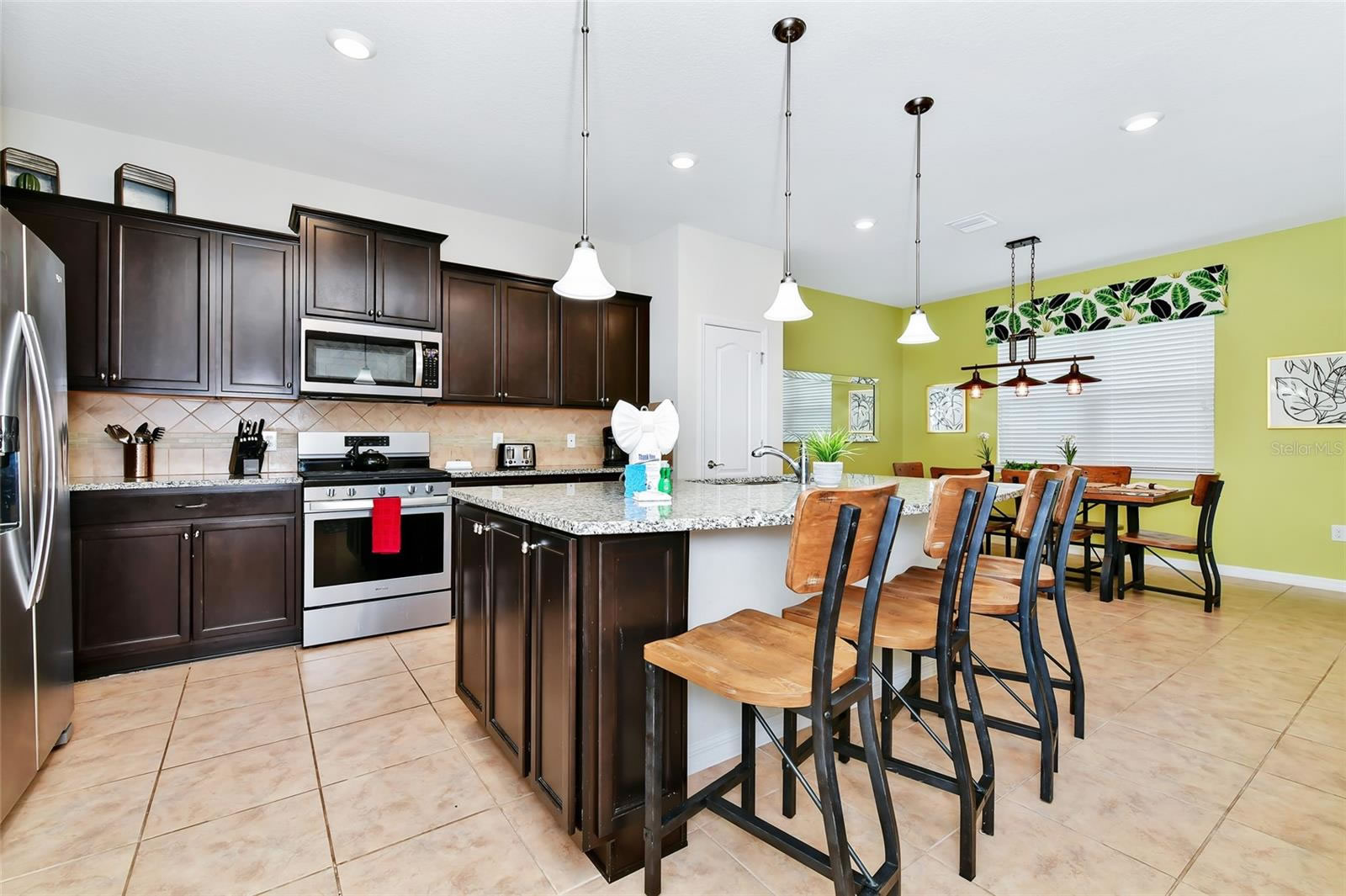 Casa de Ferias Mobiliada com Piscina Particular em Resort Perto da Disney $619,900