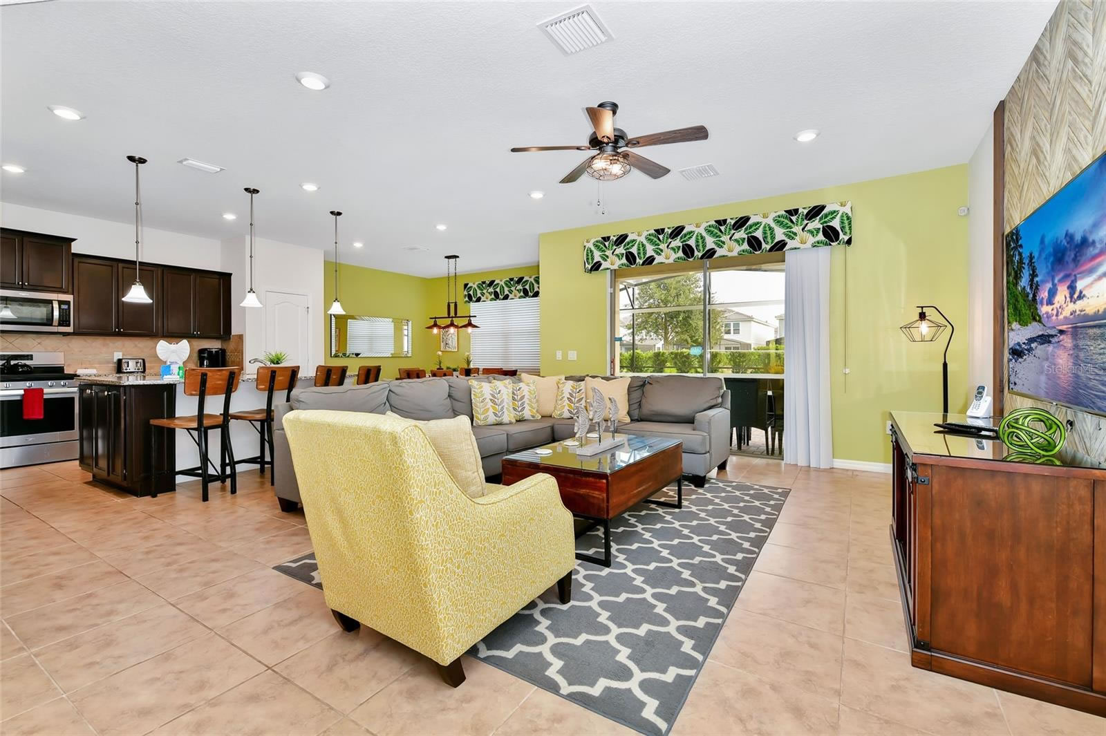 Casa de Ferias Mobiliada com Piscina Particular em Resort Perto da Disney $619,900