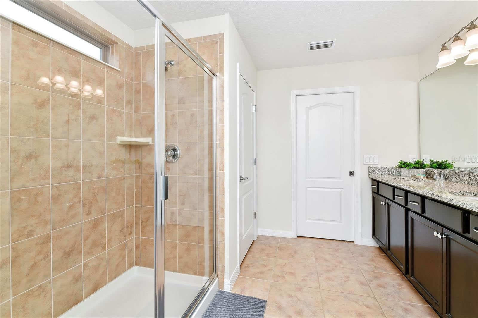 Casa de Ferias Mobiliada com Piscina Particular em Resort Perto da Disney $619,900