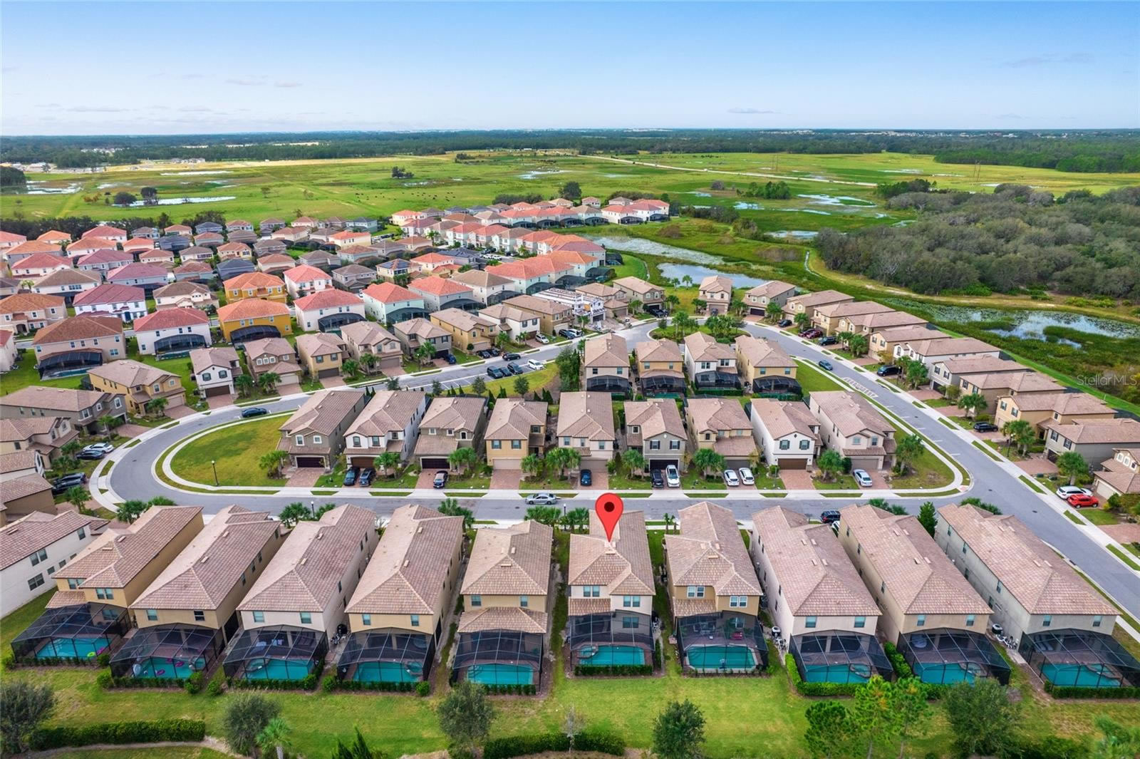 Casa de Ferias Mobiliada com Piscina Particular em Resort Perto da Disney $619,900