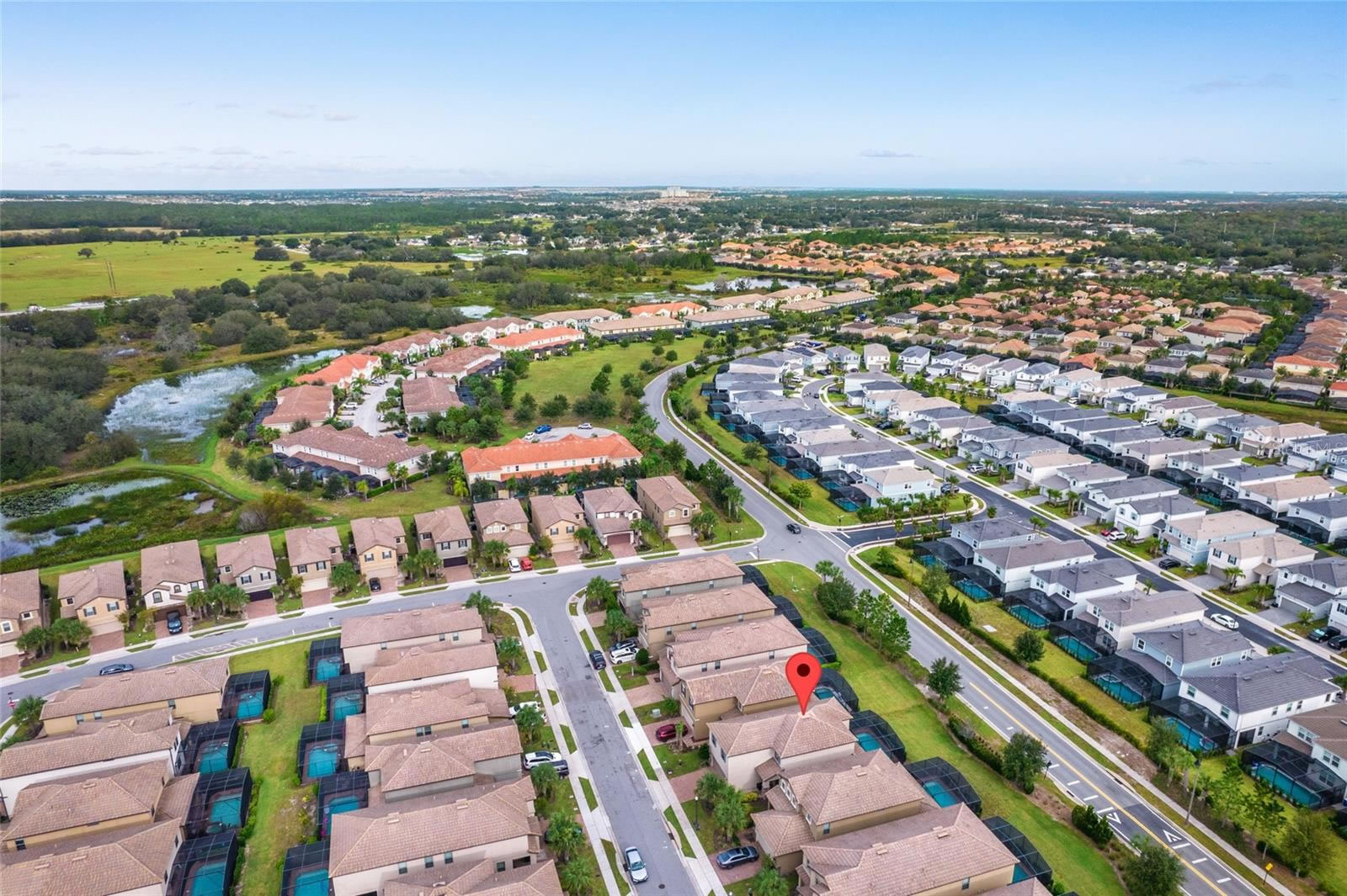 Casa de Ferias Mobiliada com Piscina Particular em Resort Perto da Disney $619,900