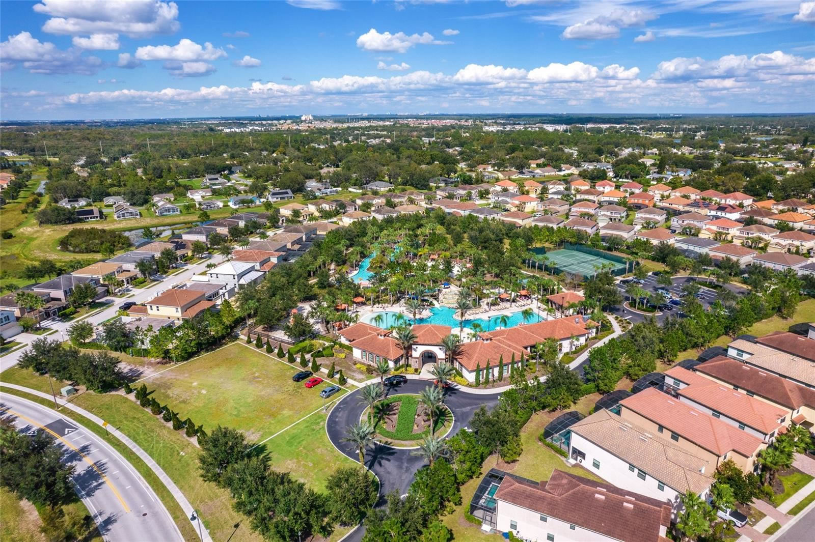 Casa de Ferias Mobiliada com Piscina Particular em Resort Perto da Disney $619,900