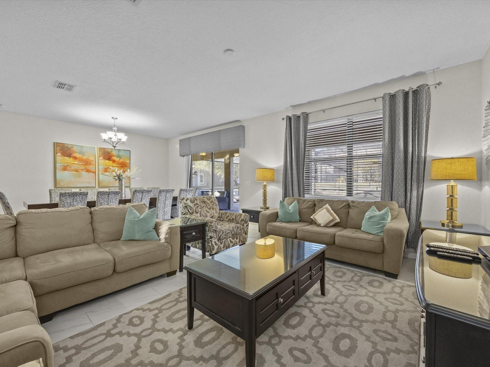 Casarao de 8 dormitorios mobiliado no Champions Gate Resort $665,000