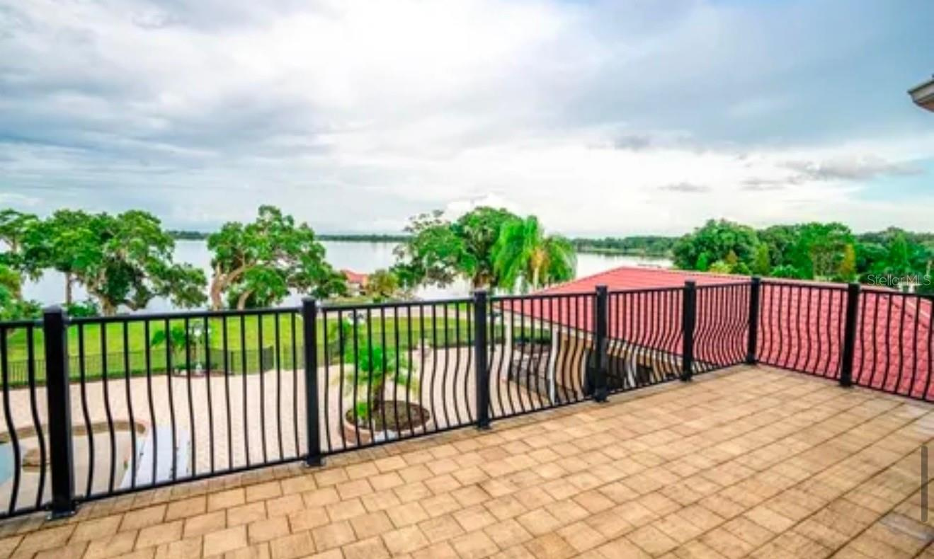 Mansao De Luxo e Fazenda em Frente a Lagoa entre Tampa e Orlando $4,900,000