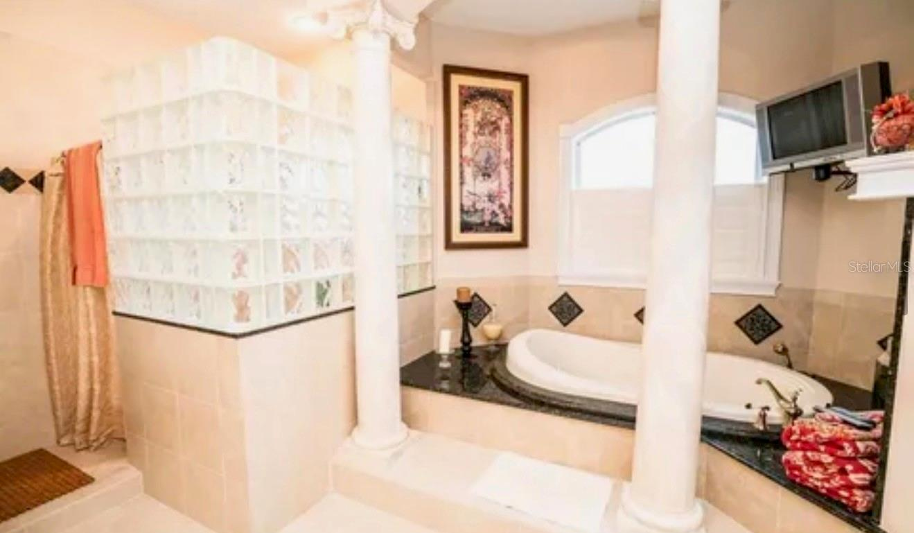 Mansao De Luxo e Fazenda em Frente a Lagoa entre Tampa e Orlando $4,900,000