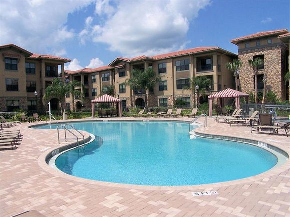 Apartamento Mobiliado 4 Dormitorios em Beella Piazza Resort - Davenport - Orlando - $150,000