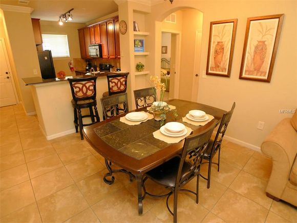 Apartamento Mobiliado 4 Dormitorios em Beella Piazza Resort - Davenport - Orlando - $150,000