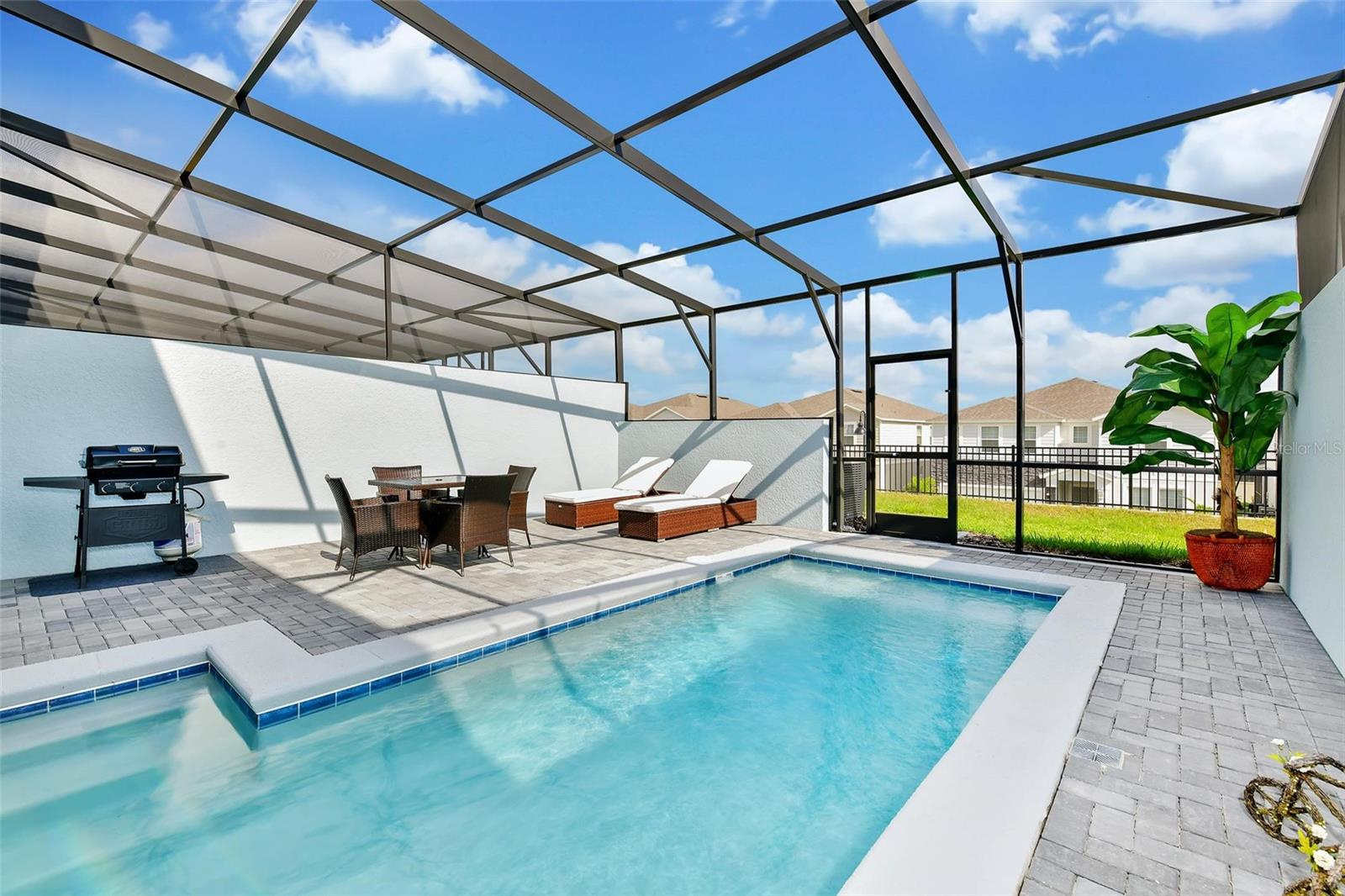 Casa 5 Dormitorios com piscina no Windsor Island Resort $469,999