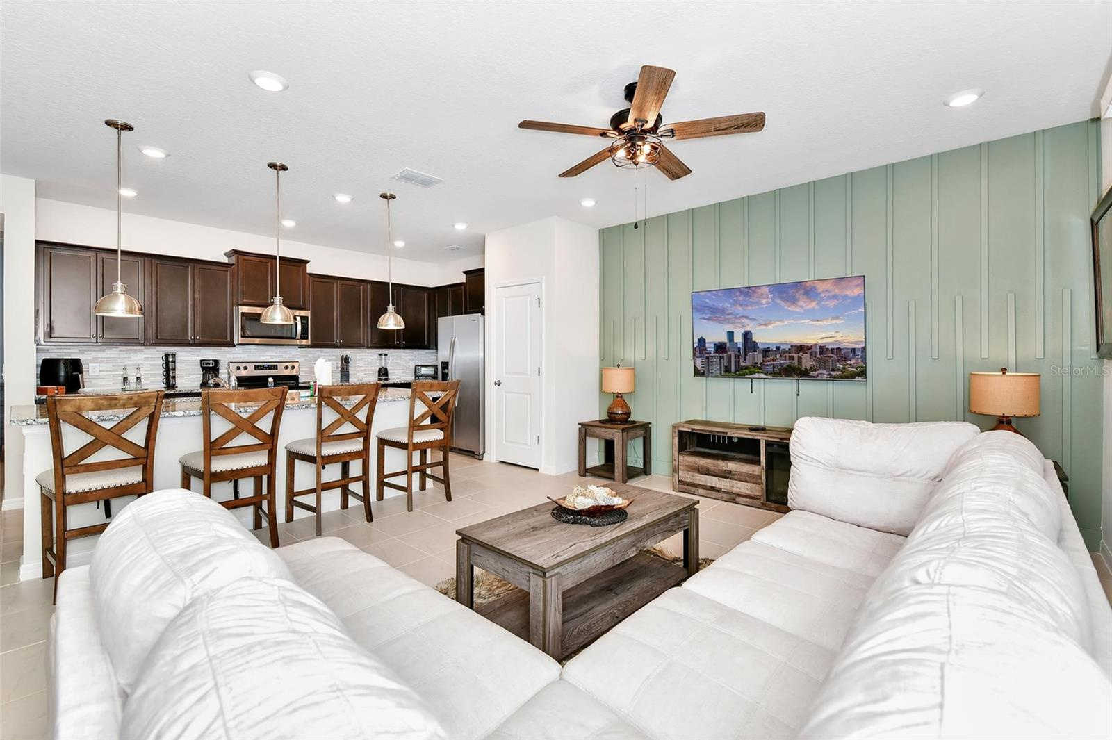 Casa 5 Dormitorios com piscina no Windsor Island Resort $469,999