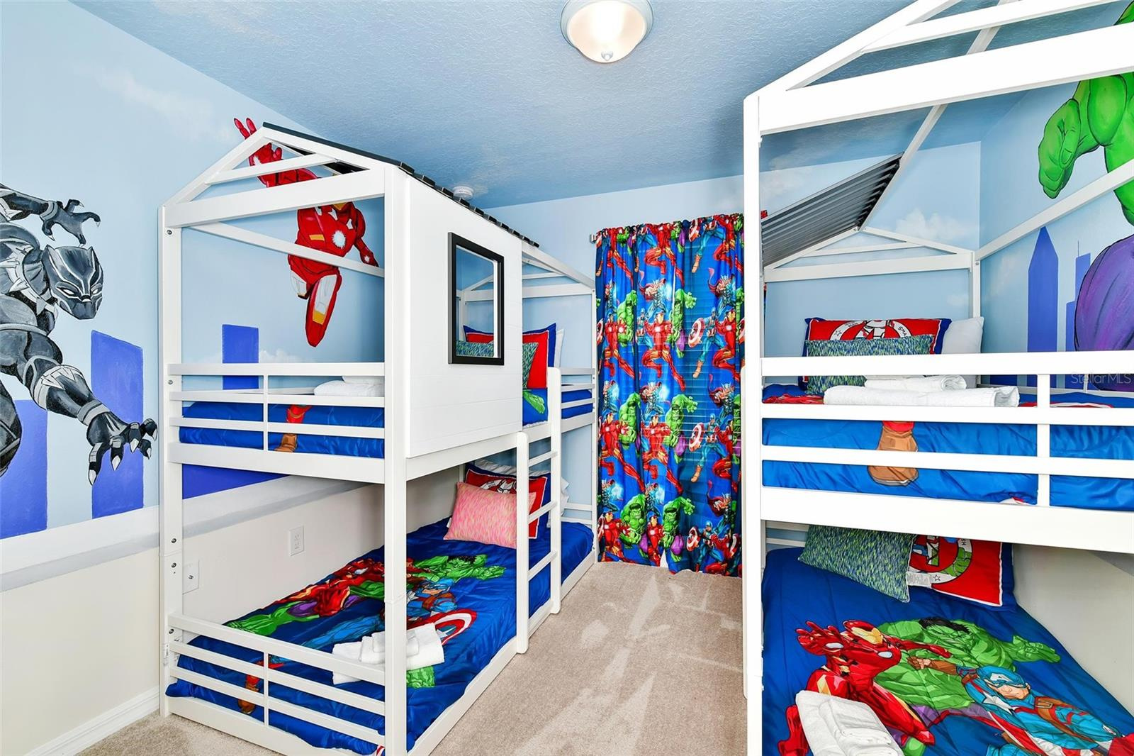 Casa 5 Dormitorios com piscina no Windsor Island Resort $469,999